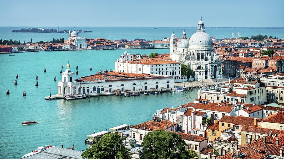 Vista da basílica e dos canais de Veneza | MSC Cruzeiros Vista da basílica e dos canais de Veneza | MSC Cruzeiros