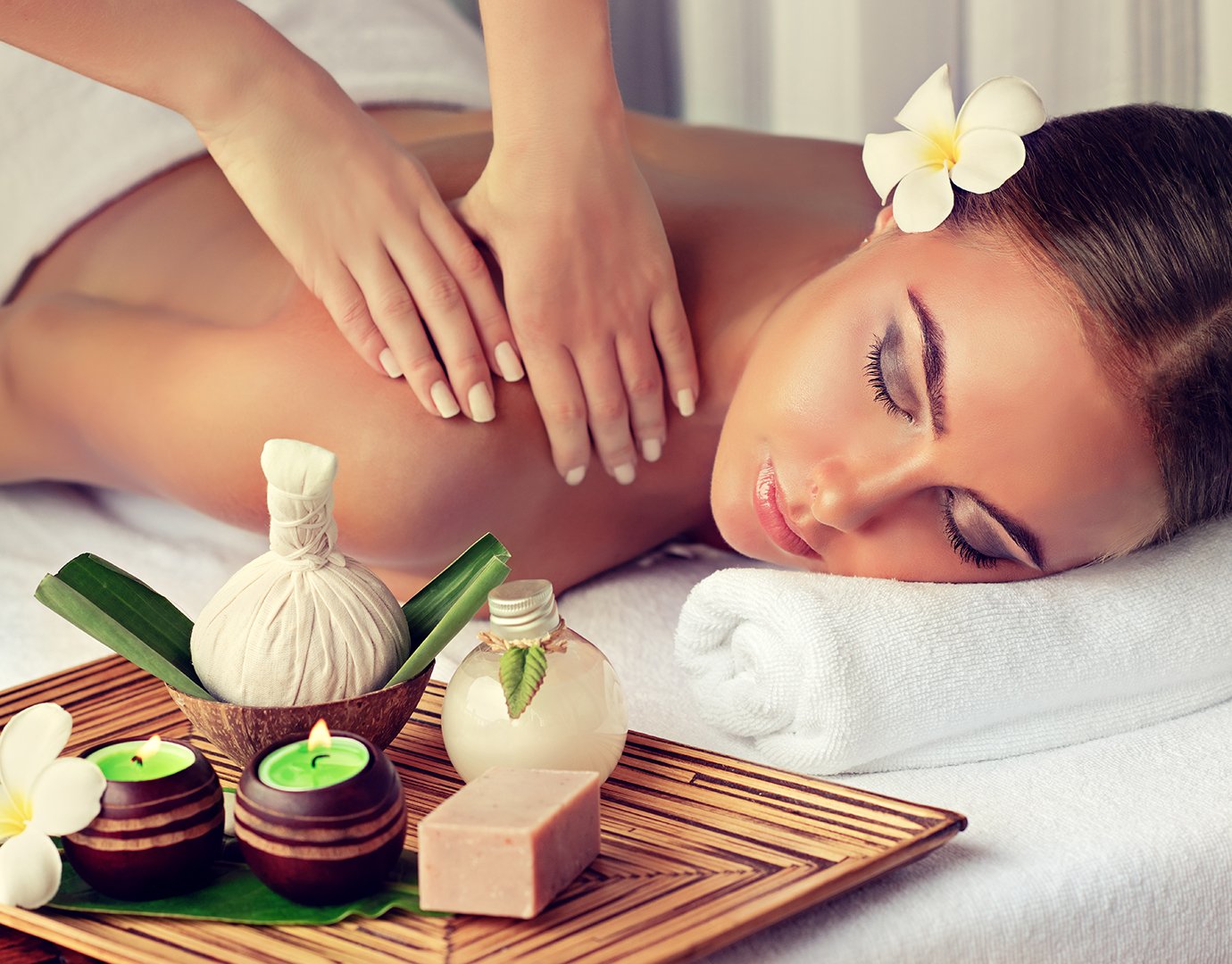 Relaxing spa massage with tropical flowers and aromatherapy oils onboard | MSC Cruises Relaxing spa massage with tropical flowers and aromatherapy oils onboard | MSC Cruises