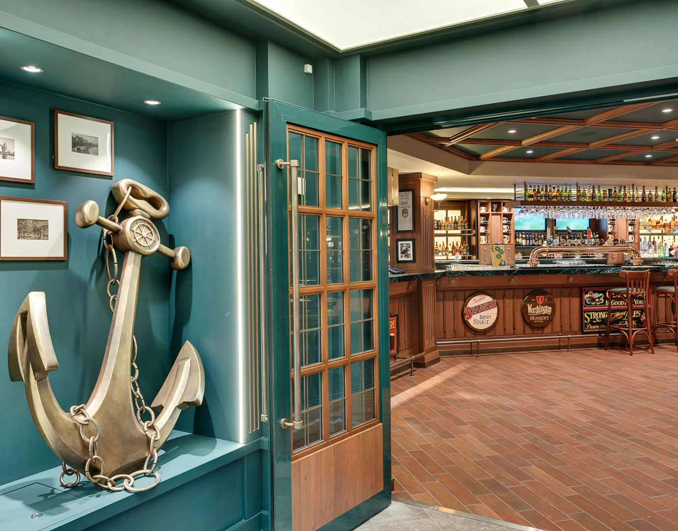 Elegant onboard bar with nautical decor and anchor sculpture | MSC Cruises Elegant onboard bar with nautical decor and anchor sculpture | MSC Cruises