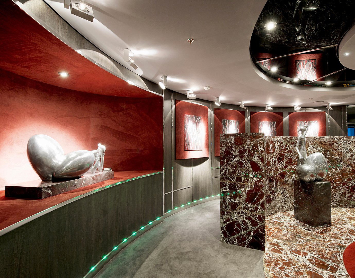 MSC Divina Entertainment Galleria Arte 06