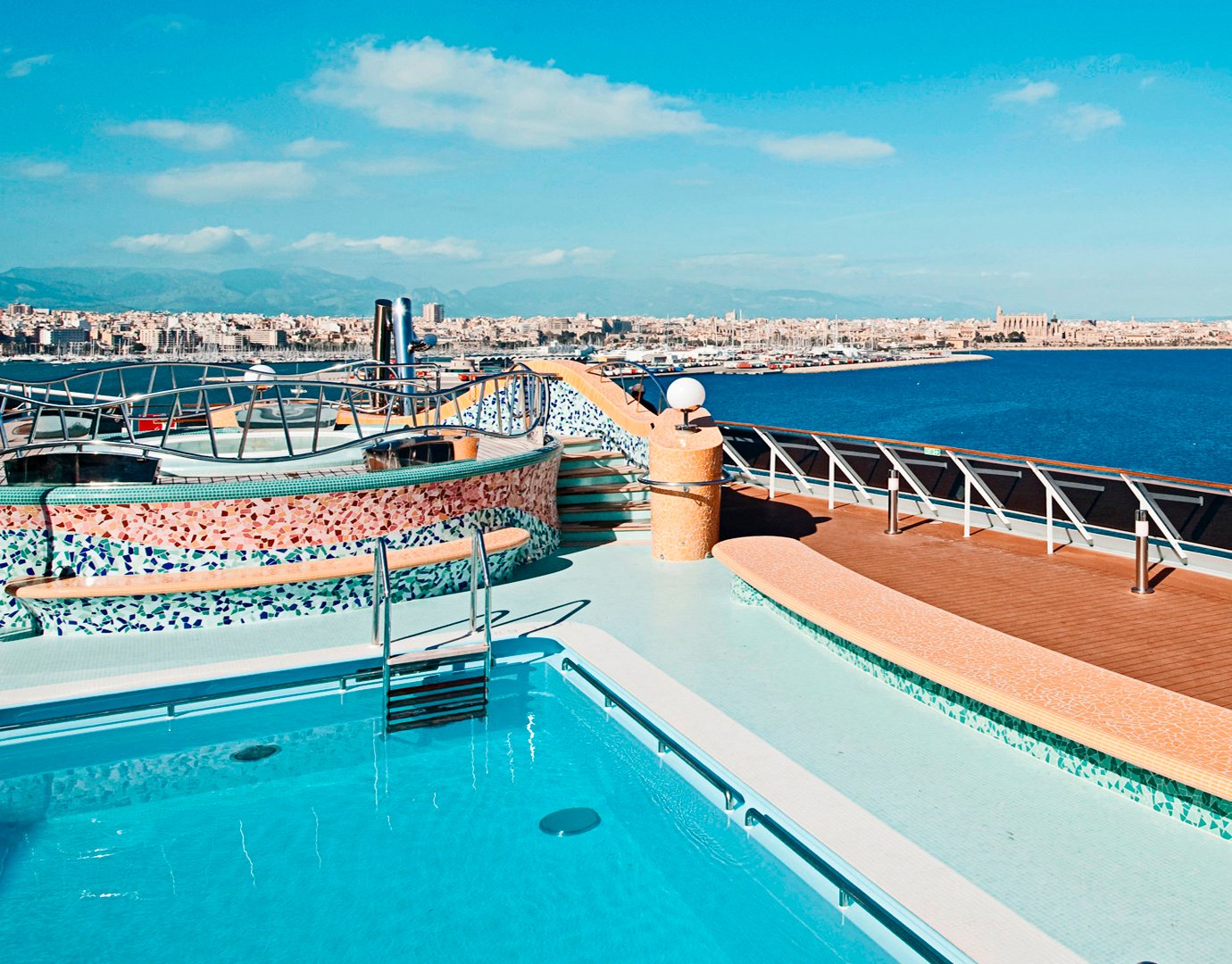 MSC Fantasia Entertainment Lido Catalano 02 MSC Fantasia Entertainment Lido Catalano 02